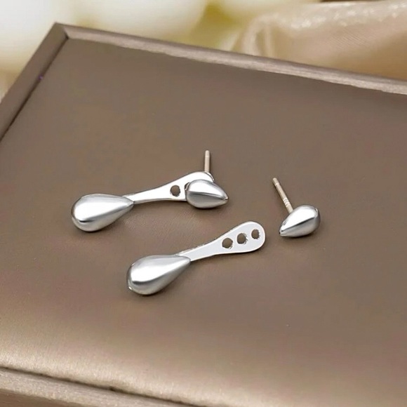 Any 4/$25! Silver Teardrop Studs w/Jacket Backs - Picture 3 of 8